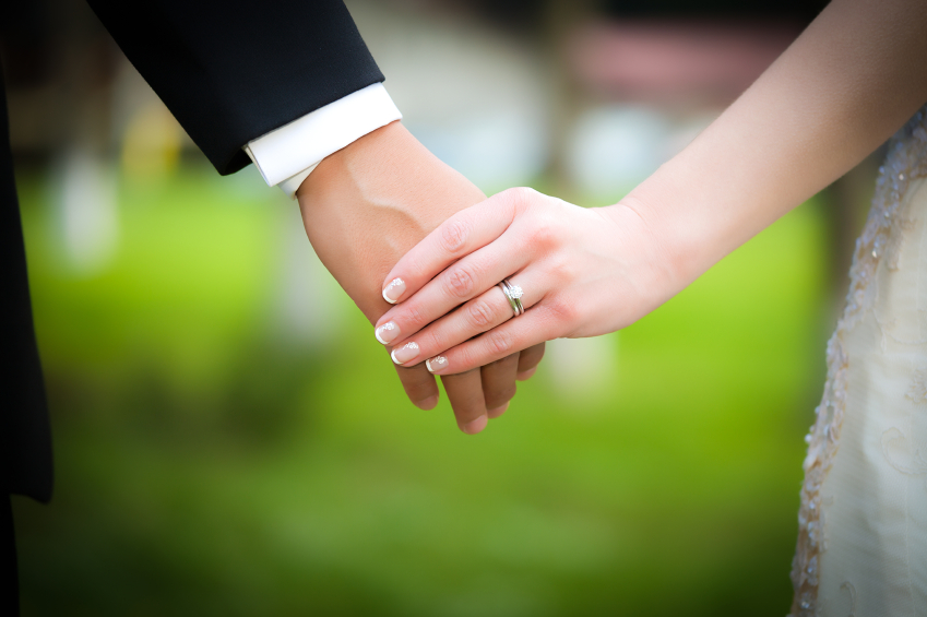 Tahukah Anda Mengapa Cincin Pernikahan Ditaruh di Jari Manis?
