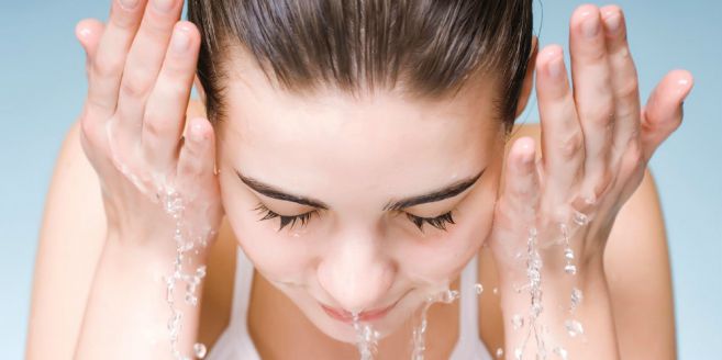 3 Manfaat Luar Biasa Mencuci Muka dengan Air Dingin