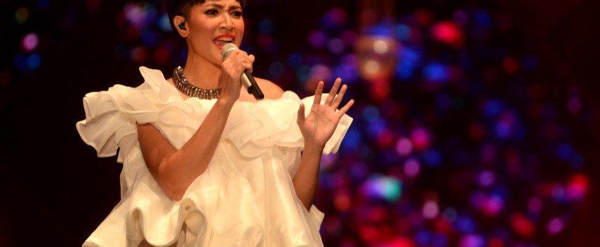 Lea Simanjuntak Berduet dengan David Foster di Polandia