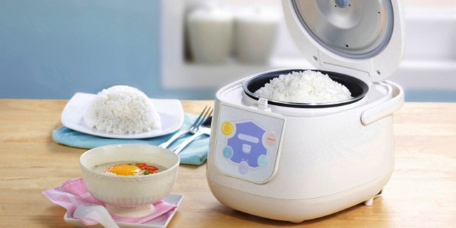 Agar Nasi di Rice Cooker Tak Mudah Basi & Kering, Begini Tipsnya!