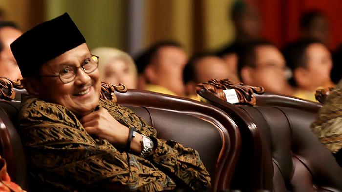 Sukses Bukan Milik yang IPK Tinggi Saja, 6 Filosofi Pak Habibie yang Harus Diingat Anak Muda