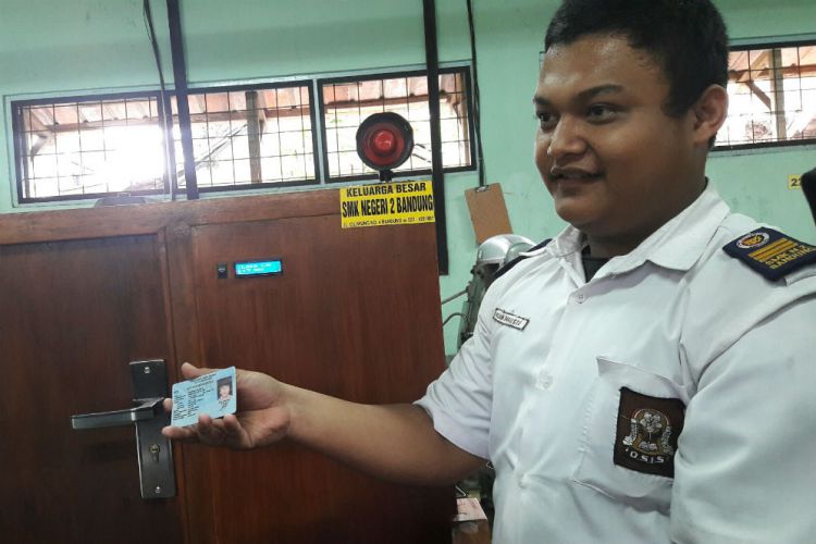 Jenius, di tangan siswa SMK ini e-KTP bisa jadi kunci rumah