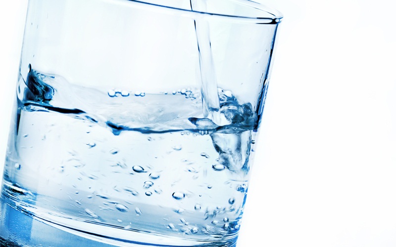  Porsi Pas Minum Air Putih Demi Kesehatan 