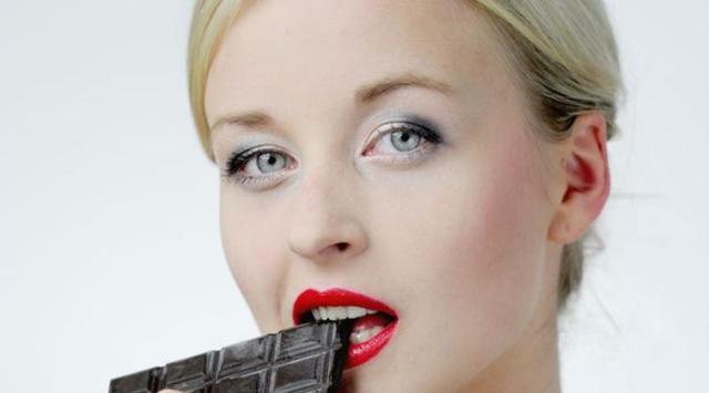 Benarkah Banyak Makan Cokelat Bisa Timbulkan Jerawat?