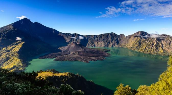 Lima Gunung yang Menantang di Indonesia