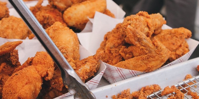 Alasan Sebaiknya Tidak Makan Malam Daging Ayam Menurut Dokter