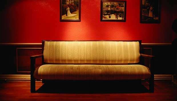  Dilarang Tidur di Sofa, Tak Baik buat Kesehatan 