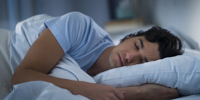 Tidurlah dengan posisi miring ke kiri dan dapatkan 5 manfaat ini