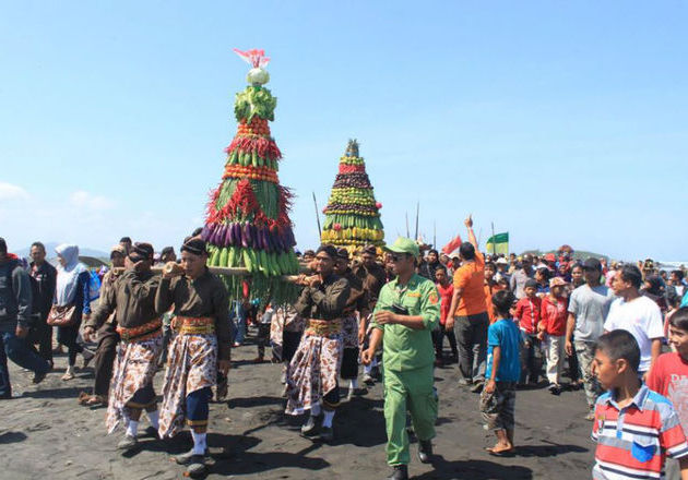 Ritual Labuhan Samudra Sambut Bandara Baru Kulonprogo