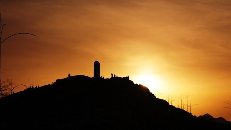 Mengambil Banyak Hikmah dari Kisah Pertemuan Nabi Adam dan Siti Hawa di Jabbal Rahmah