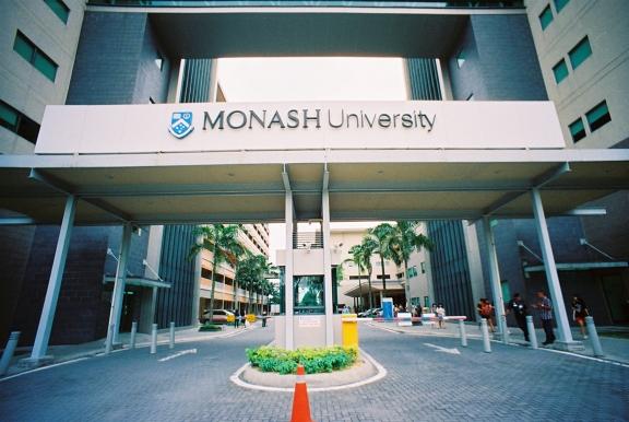 Beasiswa S1 Malaysia Monash Bursaries for Indonesian Students Deadline 4 Agustus 2017