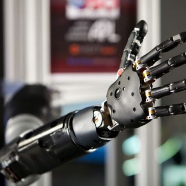 Ilmuwan Ciptakan Lengan Robotik yang Bisa Dikendalikan Pikiran dan Merasakan Sensasi