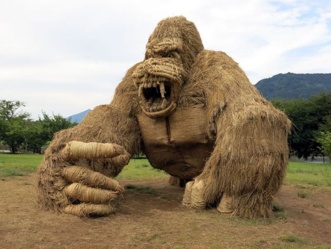 Wahh Serem, Monster Jerami ini Muncul Ketika Musim Panen di Jepang 