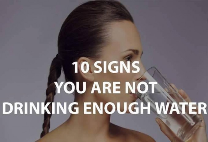 Ini 10 Tanda Yang Terjadi Jika Kamu Kurang Meminum Air Putih