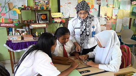 6 Contoh Sikap Guru Teladan Yang Wajib Anda Miliki!