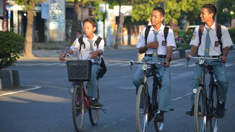 6 Bukti Indonesia Belum Siap Pakai Sistem Zonasi. Banyak yang Pura-pura Miskin Demi Daftar Sekolah