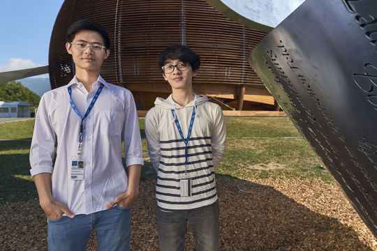 Dua Mahasiswa ITB Jadi Delegasi Penelitian Fisika Internasional