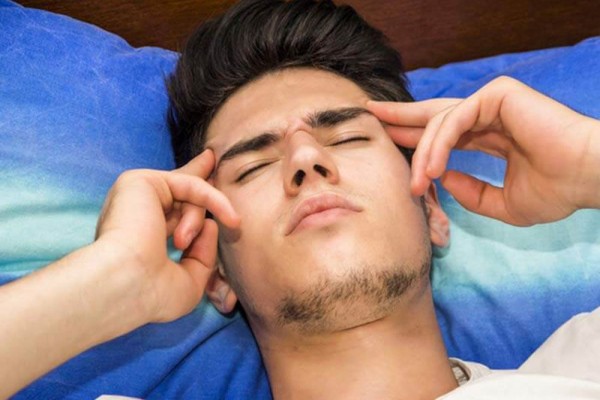 Suka Sakit Kepala Setelah Tidur Siang? Ini 4 Penyebab dan Solusinya