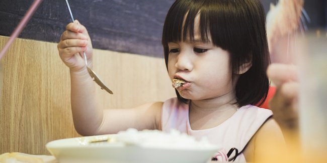 5 Makanan Bernutrisi Terbaik Bantu Mencerdaskan Otak Anak