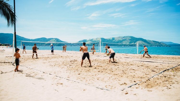 Ini 5 Permainan Outbound Pantai yang Bikin Liburanmu Tambah Menyenangkan