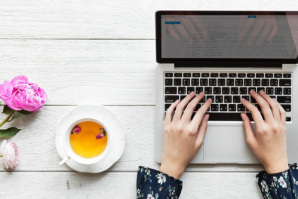 7 Tips Simpel Memilih Laptop Bagi Kamu yang Hobi Menulis