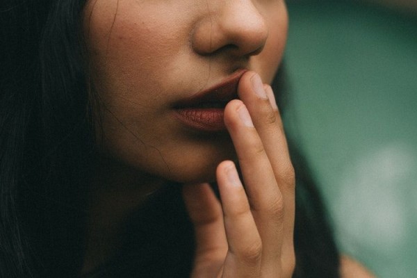 6 Tips Atasi Mulut Terasa Asam Saat Berpuasa
