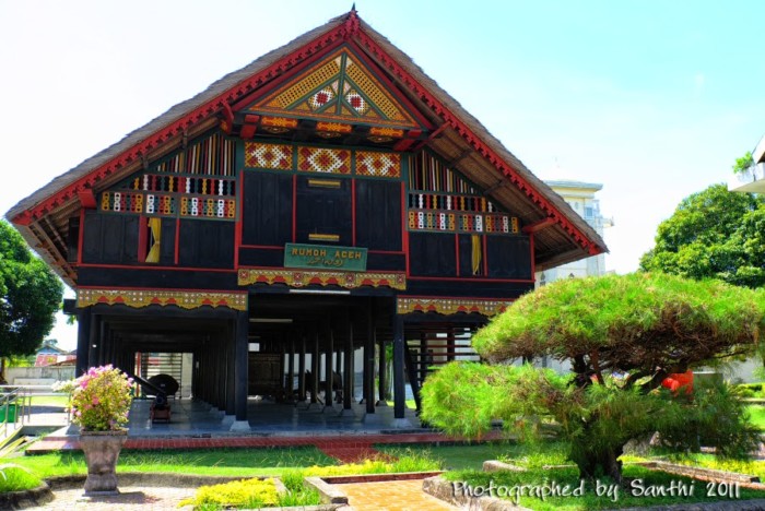 34 Nama Rumah Adat Tradisional Di Indonesia Beserta Gambarnya