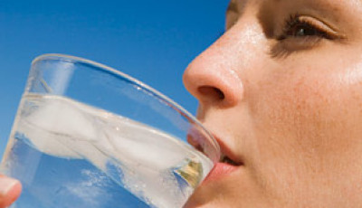 Awas, Sering Minum Air Es bisa Sebabkan Penyakit Jantung, Sakit Kepala, dan Gangguan Pencernaan