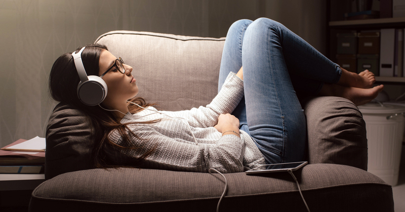 5 Manfaat yang Kamu Dapatkan dari Mendengarkan Musik