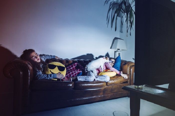 Kenapa Kita Tak Boleh Tidur Ketika TV Masih Menyala?