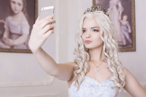 Suka Foto Selfie, 5 Zodiak Ini Dikenal Paling Narsis