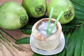 4 Manfaat air kelapa hijau