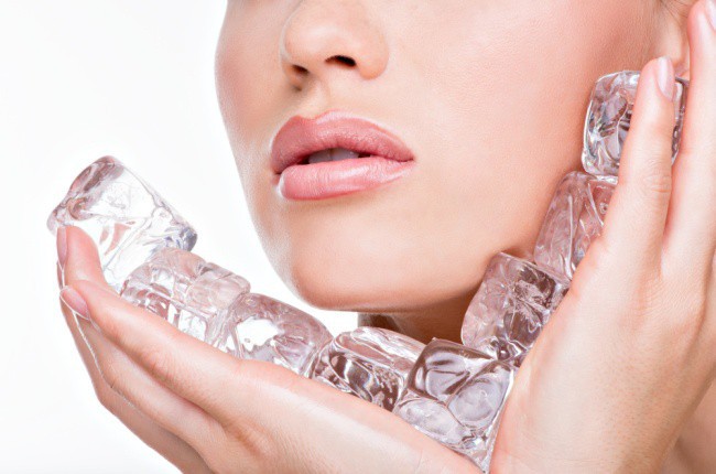 8 Khasiat Es Batu untuk Kecantikan Wajah, Bisa Mengurangi Jerawat Lho!