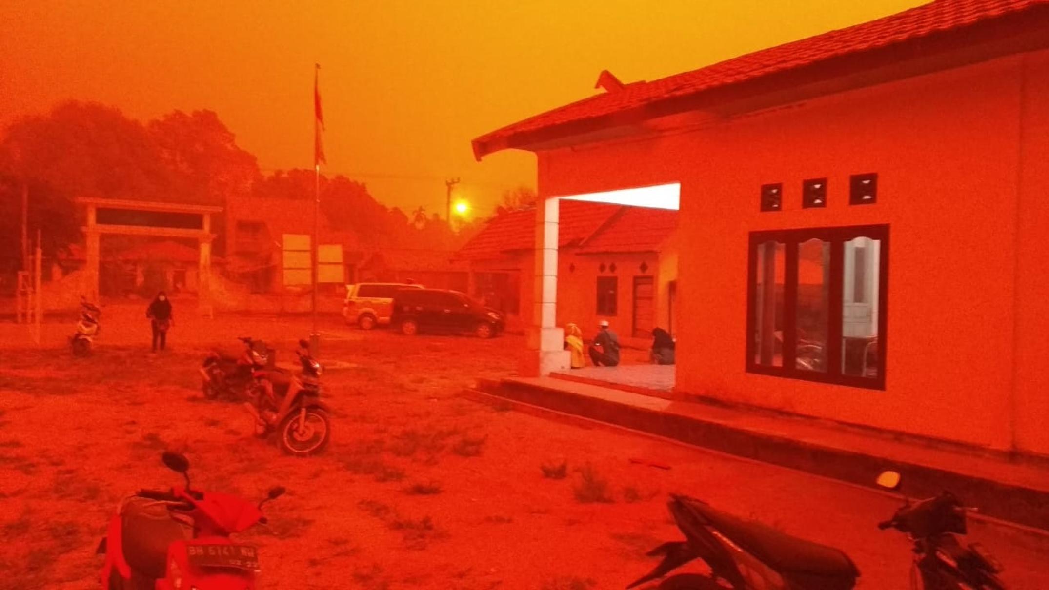 Fenomena Alam Langit Merah Di Jambi: Penyebab – Dampak – Hal Yang Perlu Dilakukan