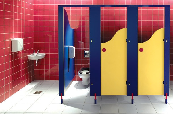 Usir Khawatir Bakteri Toilet Umum dengan Tips Berikut
