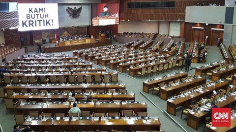 Rapor Merah DPR: Galak ke KPK, Mesra dengan Rezim Jokowi