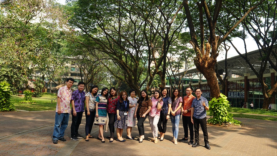 Wujudkan Pelestarian Budaya, Civitas Akademika UPH Pakai Batik di Hari Batik Nasional 2019