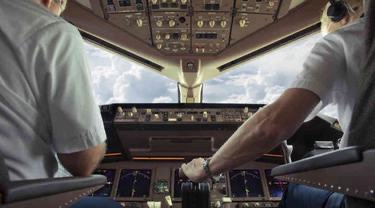 24 Tahun Jadi Petugas Pembersih Pesawat, Pria Ini Kini Jadi Pilot