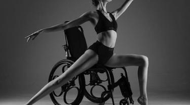 Kisah Guru Balet Mengajar dari Atas Kursi Roda