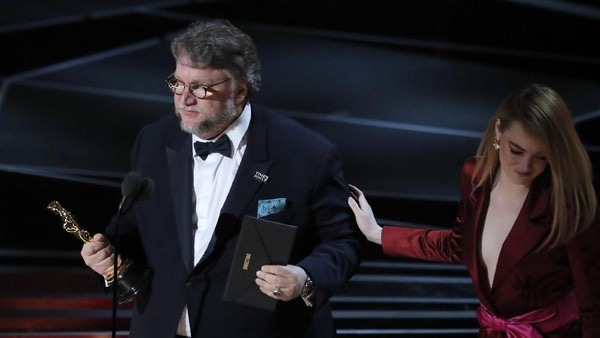 Guillermo del Toro Tulis Kumcer tentang Dunia Fantasi yang Aneh