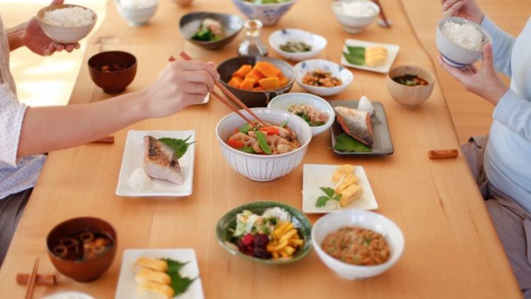 Kebiasaan Baik Orang  Jepang  Saat Makan  yang Bisa Dijadikan 
