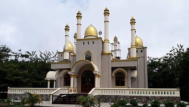 Masjid Megah Bak Istana yang Berdiri di Tengah Hutan Sulawesi Selatan ini Mendadak Jadi Viral dan Ramai Dikunjungi