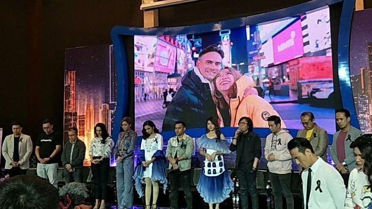 Kompak Pakai Pita Hitam, Keluarga Besar Indonesian Idol Beri Penghormatan untuk Ashraf Sinclair
