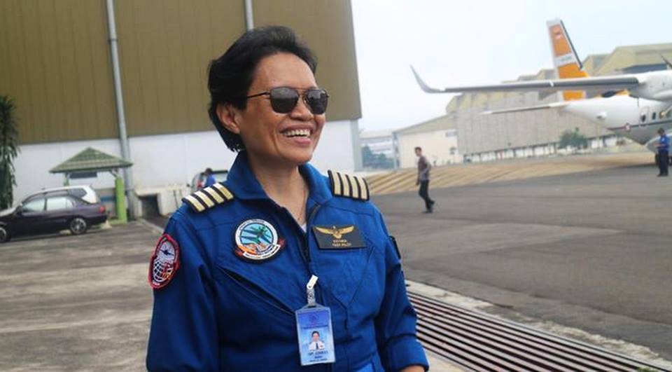 Kisah Esther Gayatri Saleh, Pilot Uji Perempuan Indonesia yang Pertama