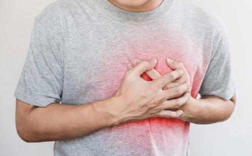 Perbedaan Sesak Nafas karena Maag atau Serangan Jantung
