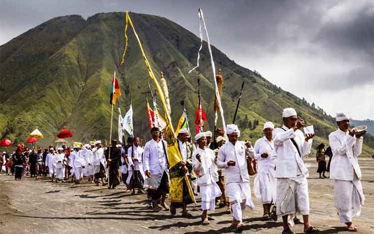 Upacara Kasada, ritual suci tahunan Suku Tengger Bromo