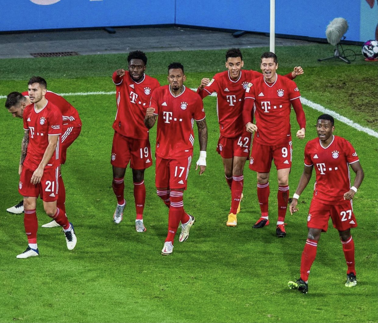 Leverkusen vs Bayern 1-2, Magis Robert Lewandowski