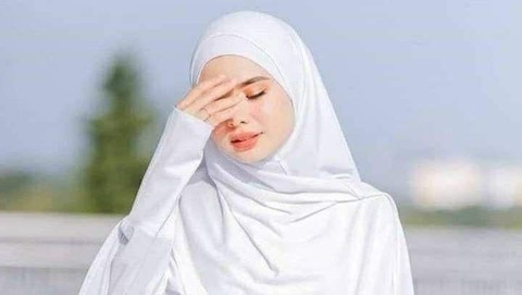 Tips Memakai Hijab Putih Agar Tidak Terlihat Kusam