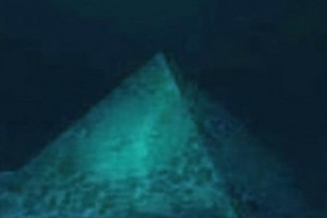 Piramida Kristal di Dasar Laut Picu 'Kutukan' Segitiga Bermuda?