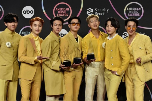 BTS Memenangkan 3 Piala American Music Awards 2021